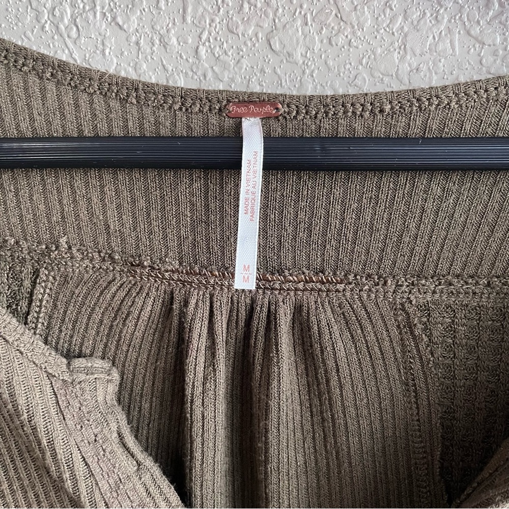 🦩 Free People Leo Henley Waffle Thermal Top - Olive Green Medium - Picture 10 of 12